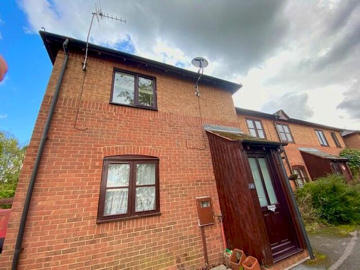 2 Bedroom Flat To Rent In Woolrich Gardens, Stony Stratford, Milton Keynes, MK11