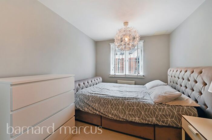 1 Bedroom Flat For Sale In Hemlock Close, London, SW16