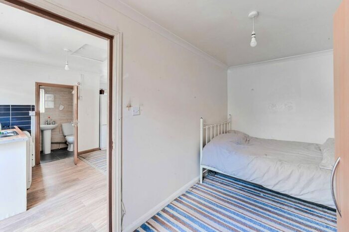 1 Bedroom Studio To Rent In Cheltenham Road, Leyton, London, E10
