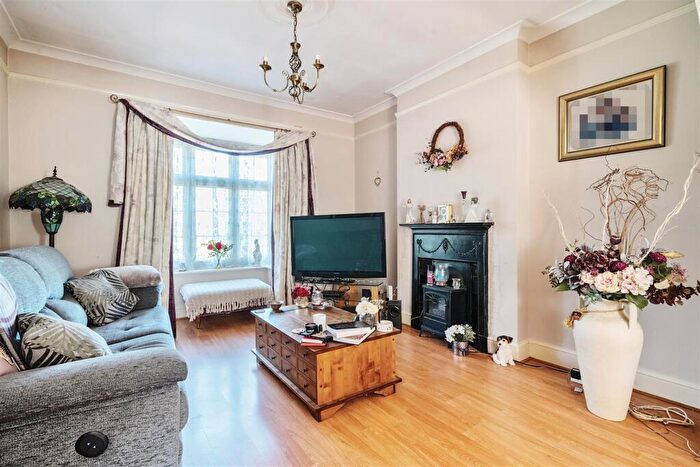 5 Bedroom Detached House For Sale In Kenilworth Road, Fleet, GU51