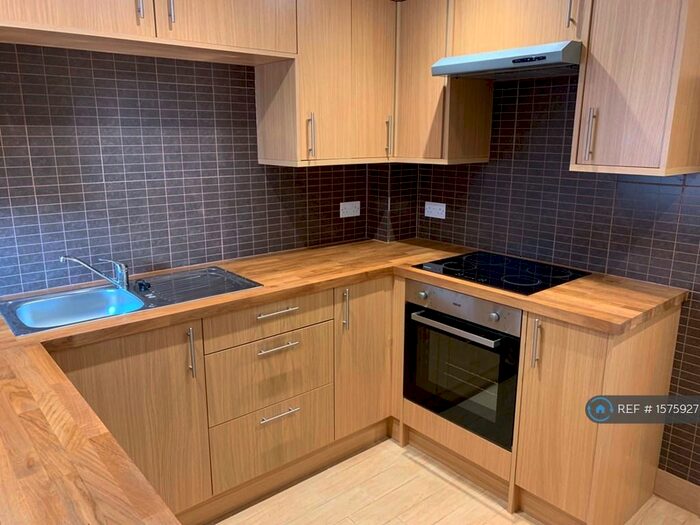 2 Bedroom Flat To Rent In Crabton Close Road, Bournemouth, BH5