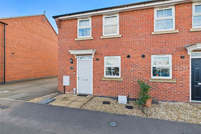 2 Bedroom Semi-Detached House For Sale In Hunters Road, Fernwood, Newark, NG24