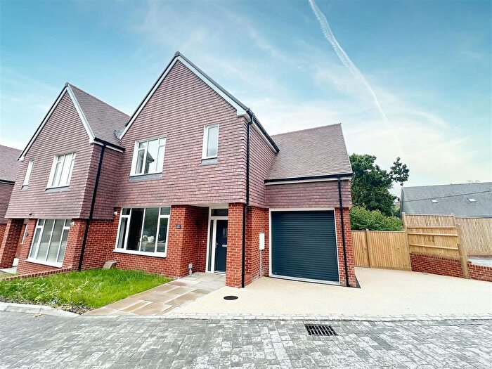 3 Bedroom Property To Rent In Market Gardens, Fairlight, TN35