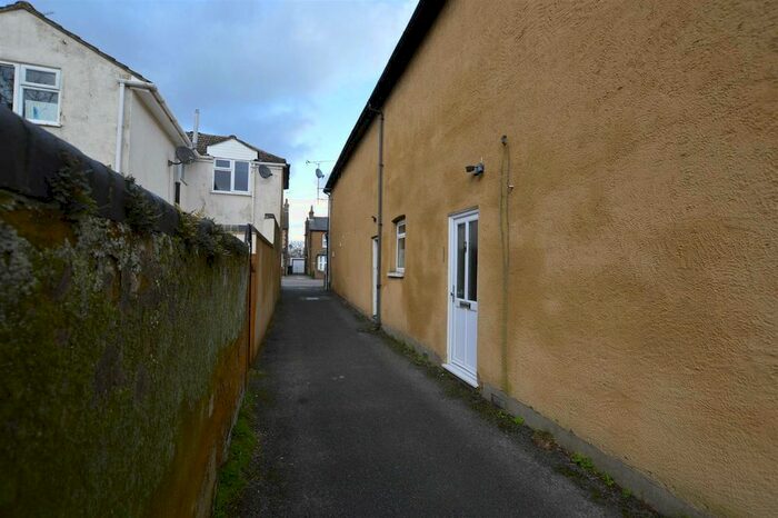 1 Bedroom Flat To Rent In New Road, Croxley Green, Rickmansworth, WD3