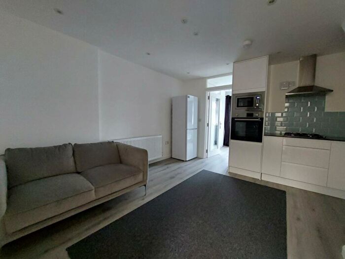 1 Bedroom Flat To Rent In Regents Park Road, Finchley Central, N3