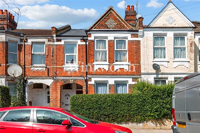 2 Bedroom Flat For Sale In Lyndhurst Road, London, N22