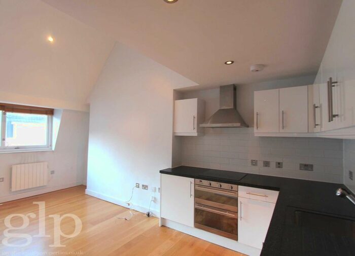 Studio To Rent In Berwick St, Soho, W1F