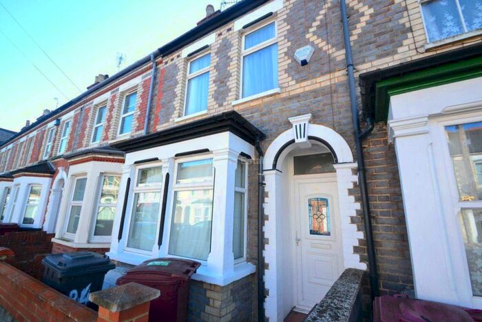 7 Bedroom Terraced House To Rent In Grange Avenue, Reading, RG6