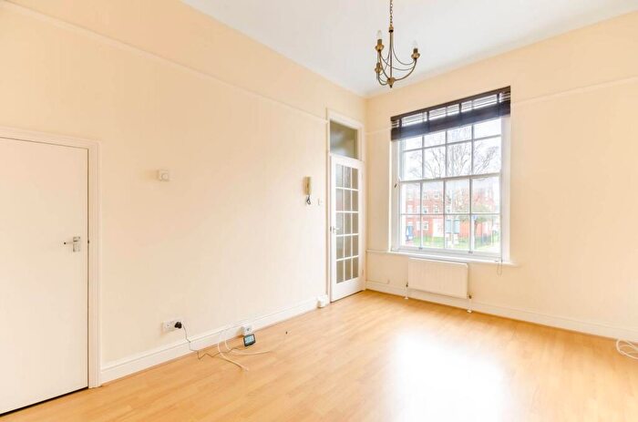 1 Bedroom Flat To Rent In Balham Grove, , Balham, London, SW12