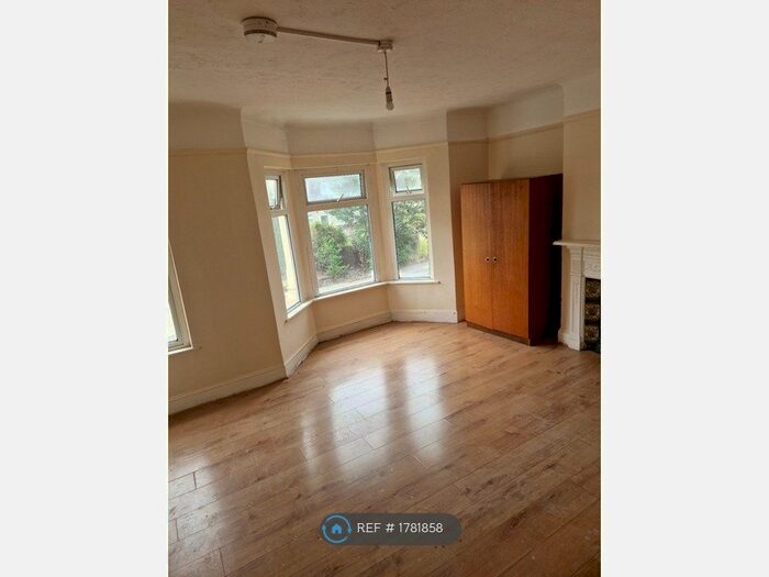 2 Bedroom Terraced House To Rent In Plumstead High Street, London, SE18