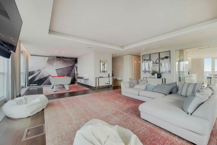 4 Bedroom Flat To Rent In Berkeley Tower, Canary Wharf, London, E14