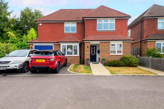 3 Bedroom Detached House To Rent In Kynance Close, Milford, Godalming, GU8