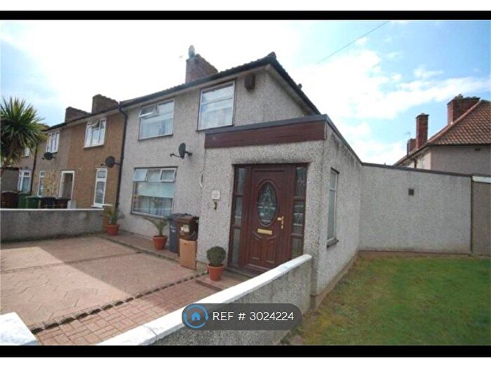 3 Bedroom End Of Terrace House To Rent In Keppel Road, Dagenham, RM9