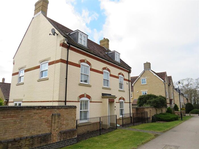 5 Bedroom Detached House To Rent In Heathcliff Avenue, Fairfield Park, Stotfold, SG5