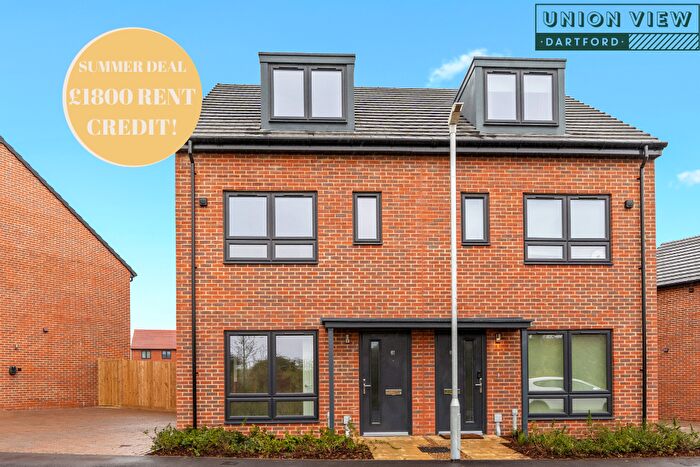 3 Bedroom Terraced House To Rent In *Includes £ Rent Credit!* Stone Lodge Road, Dartford, Kent, DA2