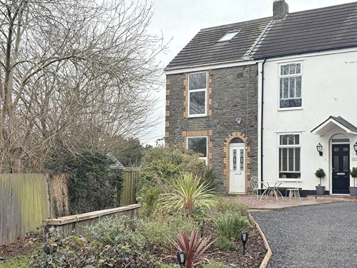 4 Bedroom Semi-Detached House To Rent In Tabernacle Road, Hanham, Bristol, BS15