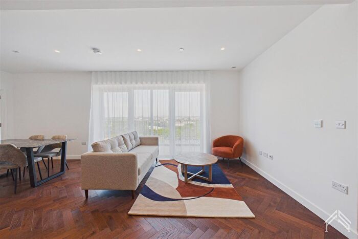 1 Bedroom Flat To Rent In Delamarre House, Brent Cross | London, NW2