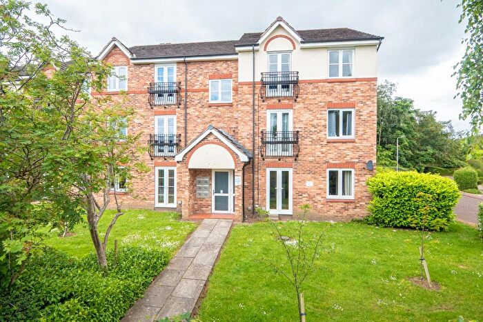 2 Bedroom Flat For Sale In Swinnow Close, Leeds, LS13