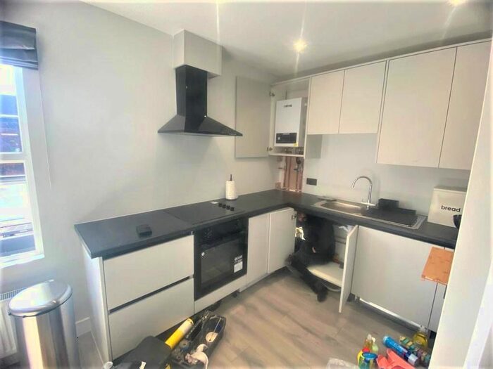 1 Bedroom Flat To Rent In High Street, Hounslow, TW3