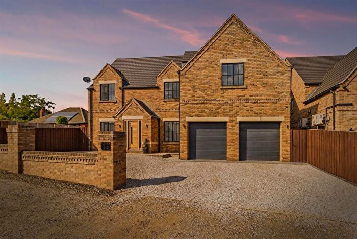 4 Bedroom Detached House For Sale In Barton Lane, Armthorpe, Doncaster, DN3