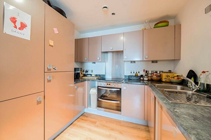 1 Bedroom Flat For Sale In Market Road, Islington, London, N7