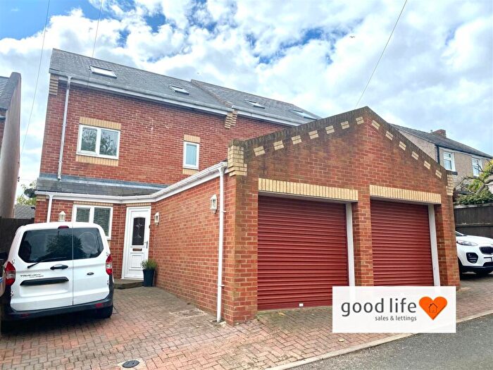 5 Bedroom Semi-Detached House For Sale In Dalla Street, South Hylton, Sunderland, SR4