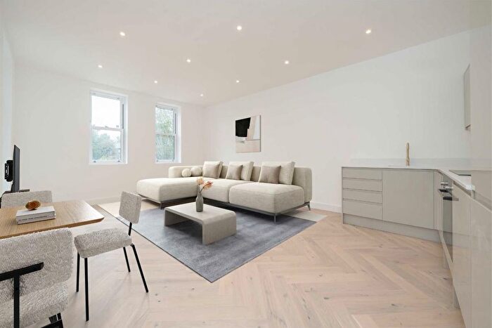 2 Bedroom Flat For Sale In Gordon Road, Ealing, W5