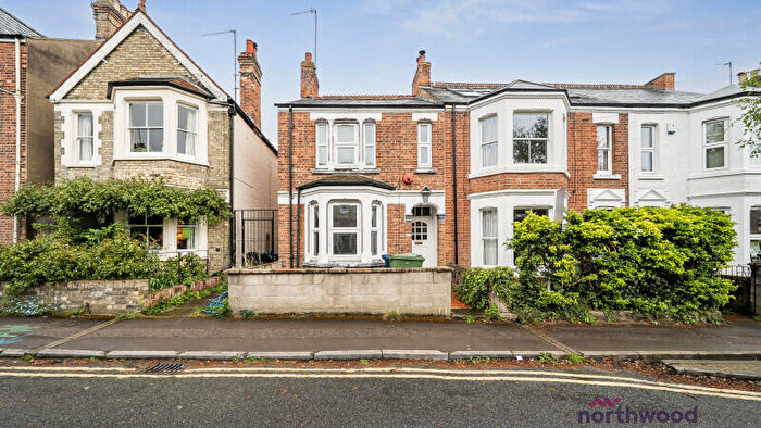 3 Bedroom End Of Terrace House For Sale In Southfield Road, Oxford, OX4