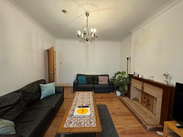 7 Bedroom Semi-Detached House To Rent In Harlaxton Drive, Nottingham, Nottinghamshire, NG7