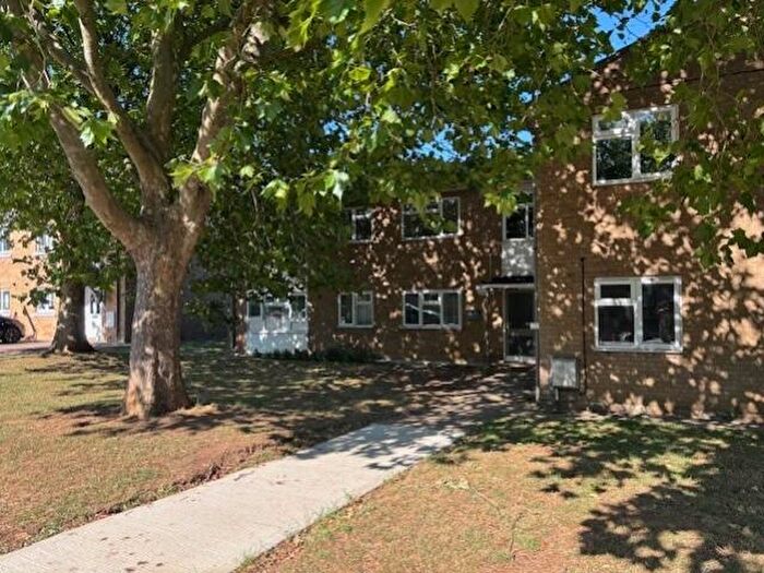 2 Bedroom Flat To Rent In Sycamore Drive, Carterton, Oxfordshire, OX18