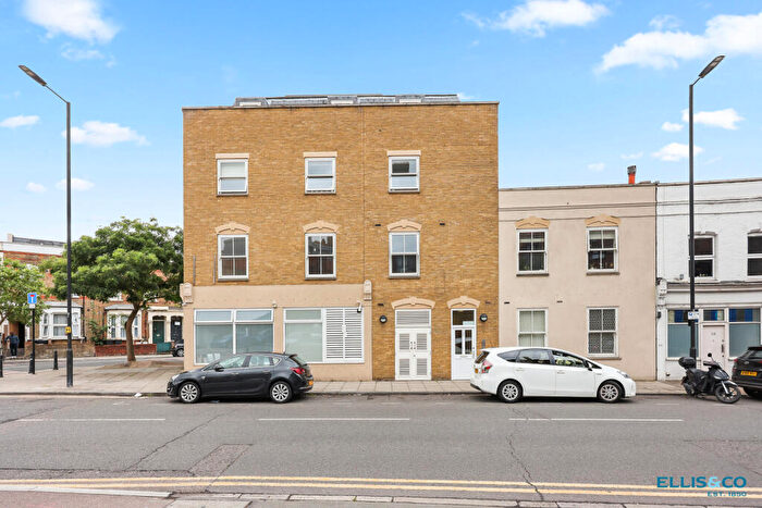 2 Bedroom Apartment To Rent In Northwold Road, London, E5