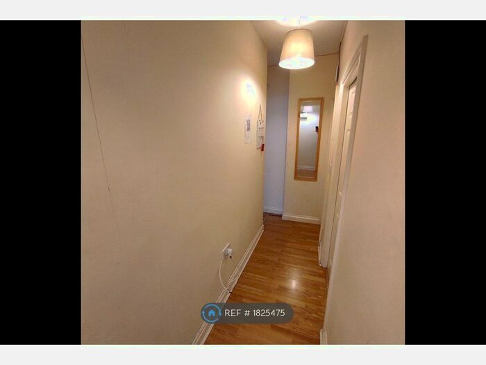 3 Bedroom Flat To Rent In Barleyhill Road Garforth, Leeds, LS25