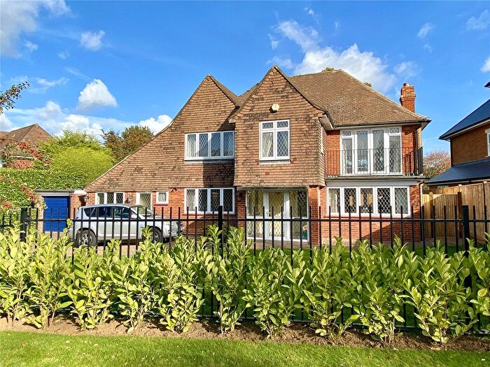 5 Bedroom Detached House For Sale In Cricket Way, Weybridge, KT13