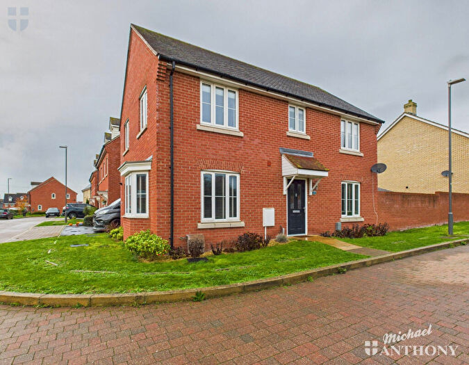 4 Bedroom Detached House For Sale In Kirkes Way, Aylesbury, HP18