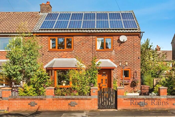 3 Bedroom Semi Detached House For Sale In Larch Grove, Bamber Bridge, Preston, Lancashire, PR5