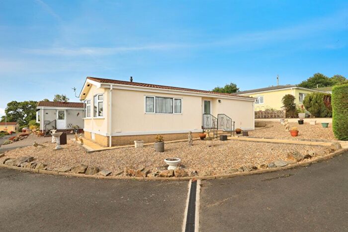 2 Bedroom Park Home For Sale In Earls Ditton Lane, Hopton Wafers, Kidderminster, DY14