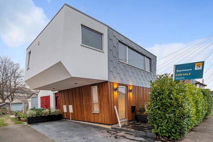 1 Bedroom Detached House To Rent In Claremont Close, Hersham, Walton-On-Thames, KT12