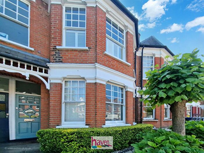 2 Bedroom Maisonette For Sale In Sedgemere Avenue, East Finchley, N2