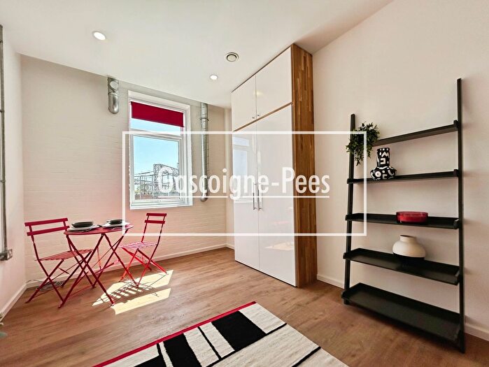 1 Bedroom Flat To Rent In Kingston Road, Leatherhead, KT22
