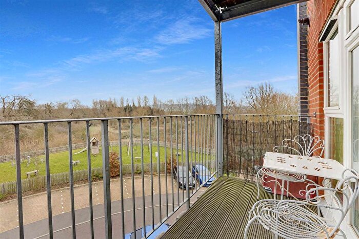 2 Bedroom Flat To Rent In Millward Drive, Bletchley, MK2