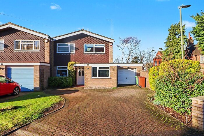 3 Bedroom Property For Sale In West View Gardens, Elstree, Borehamwood, WD6