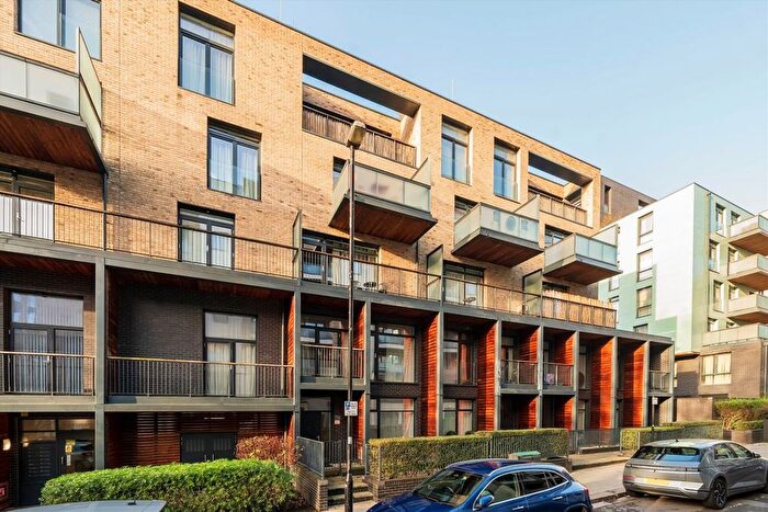 3 Bedroom Flat For Sale In Palmerston Road, Acton, W3