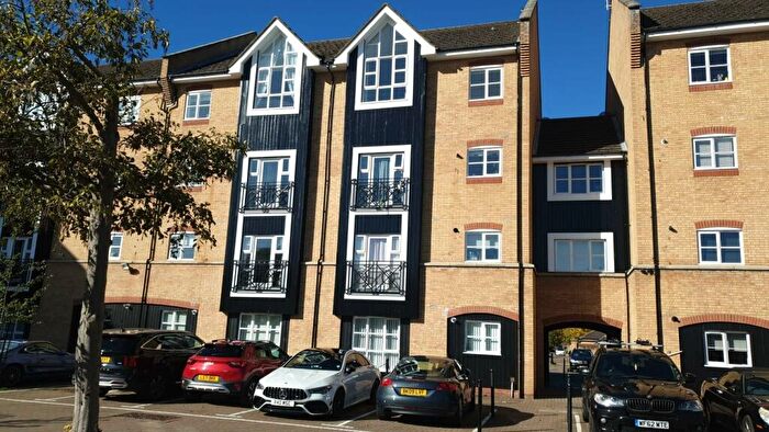 2 Bedroom Flat To Rent In Evans Wharf, Apsley, HP3