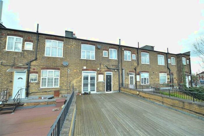 1 Bedroom Apartment To Rent In Snakes Lane East, Woodford Green, IG8