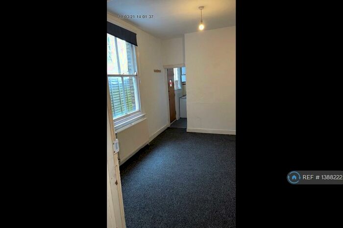 Studio To Rent In York Road, Southend-On-Sea, SS1
