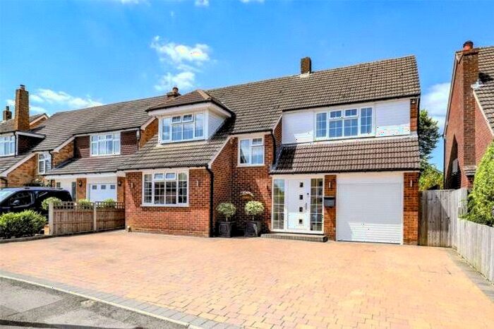 4 Bedroom Detached House For Sale In Delmar Avenue, Leverstock Green, Hemel Hempstead, Hertfordshire, HP2