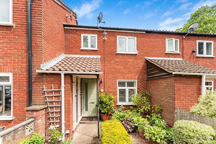 3 Bedroom Terraced House For Sale In St. Pauls Close, London, W5