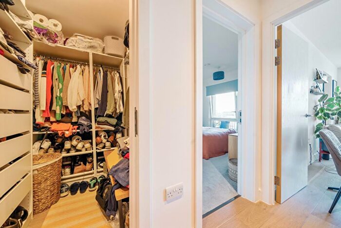 1 Bedroom Flat For Sale In Eastern Point, Edgware Road, NW9