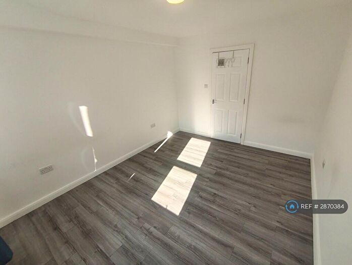 Studio To Rent In Ashton Square, Dunstable, LU6