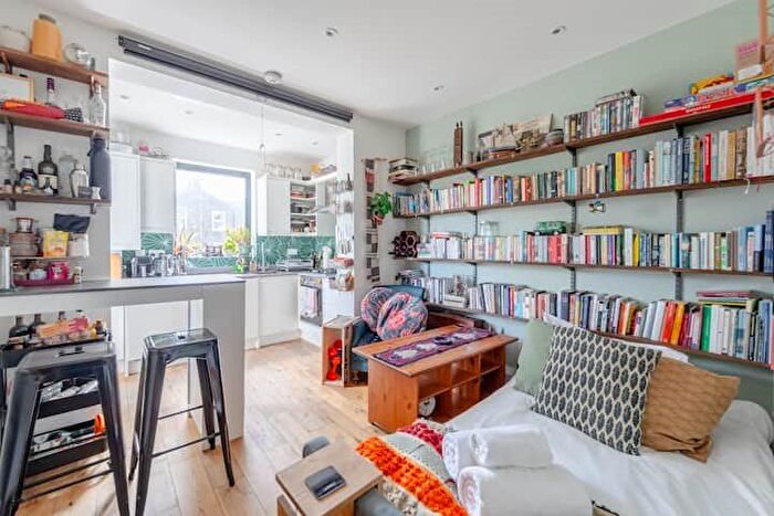 2 Bedroom Flat To Rent In Beatty Road, Stoke Newington, N16